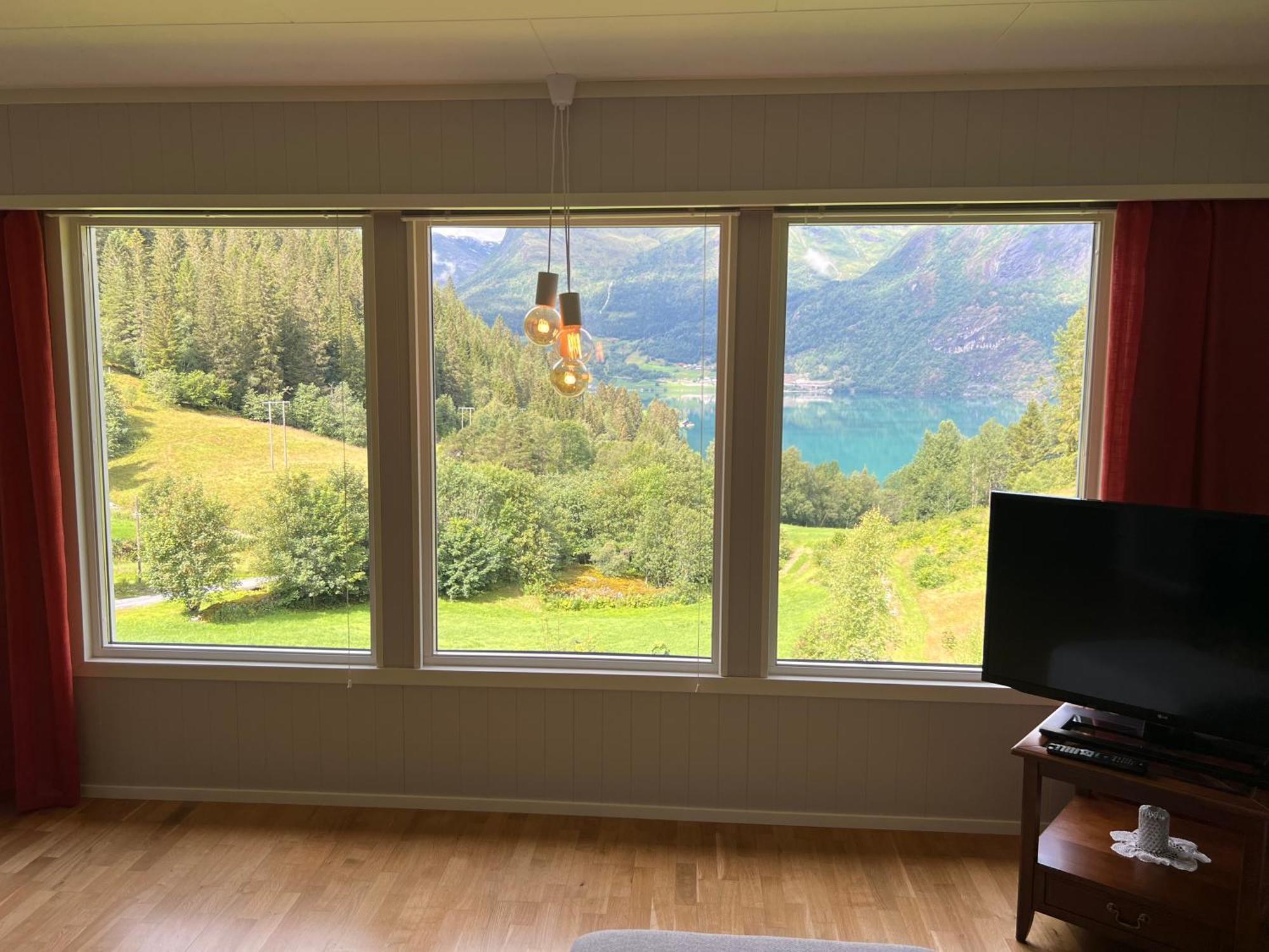 Tunold Gard - Olahuset Feriehus Oppstryn